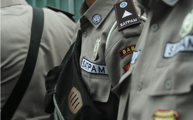 Bikin Bingung Mirip Polisi, Warna Seragam Satpam Akan Diubah Lagi